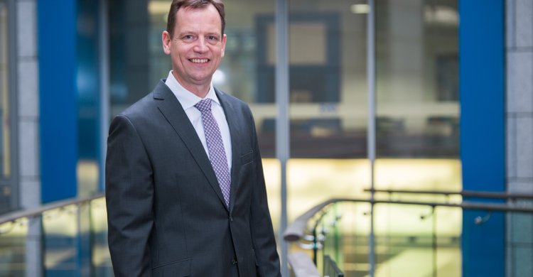 Titelbild &quot;"Die Fabrik wird zum smarten Energiepartner".&quot;