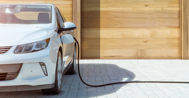 Titelbild zum Artikel "Elektroautos intelligent laden – mit Strom vom eigenen Dach"
