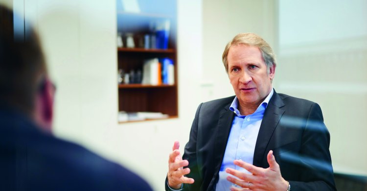 Titelbild &quot;"Wir müssen den Strom und Gassektor stärker zusammen betrachten."&quot;