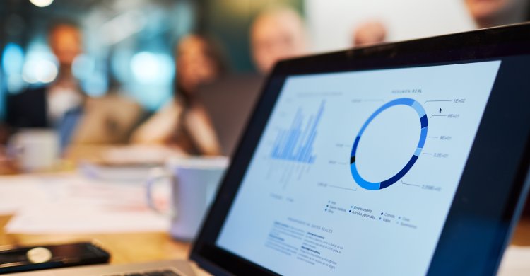 Titelbild zum Artikel "Mit KI-gestützter Datenanalyse zu mehr Kundenorientierung"