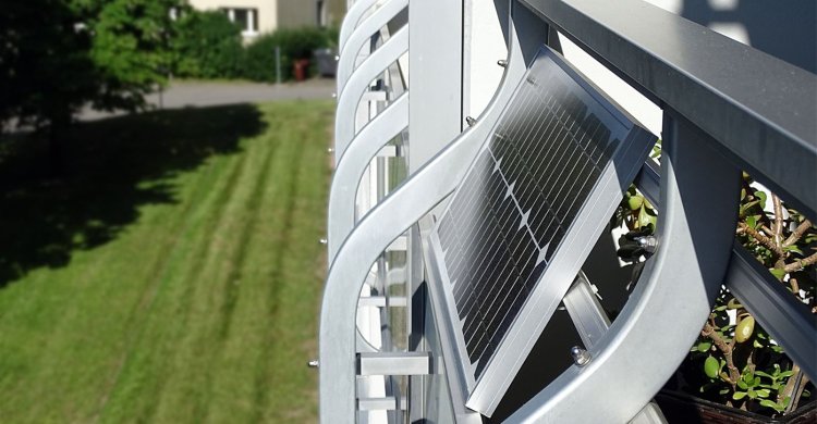 Titelbild zum Artikel "Mini-PV-Anlagen als Einstiegsmodell"