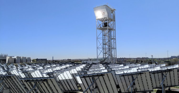 Titelbild zum Artikel "Stichwort: Solar Fuels"