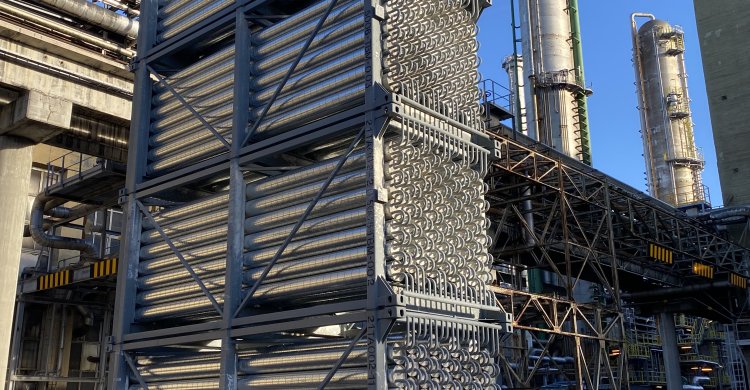 Titelbild zum Artikel "Vielseitig, effizient, langlebig: Thermische Speicher für die Dekarbonisierung industrieller Prozesswärme"