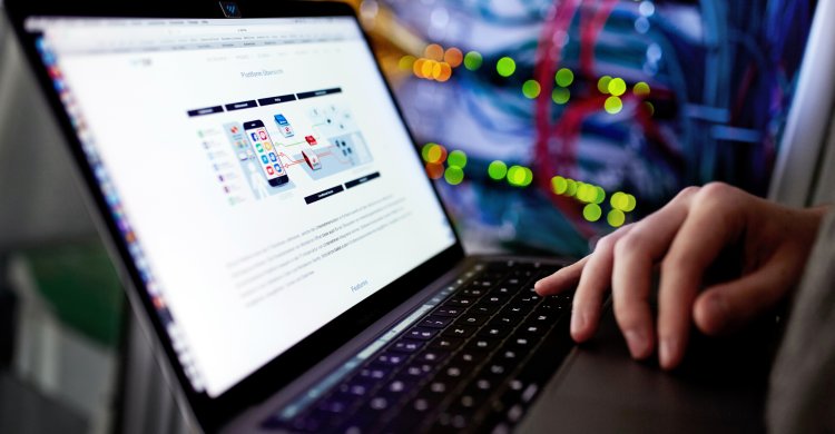 Titelbild &quot;Digitales Arbeiten in Kritischen Infrastrukturen&quot;