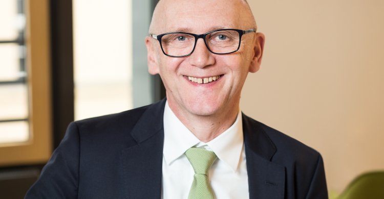 Titelbild zum Artikel ""Man kann sich nicht zu Größe schrumpfen.""