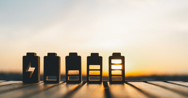 Titelbild zum Artikel "Batteriespeicher als Motor der Energiewende"